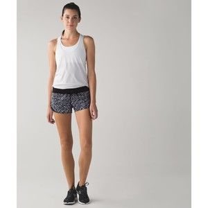 Lululemon Women's Size 8 Hotty Hot shorts  Net Pop White Black